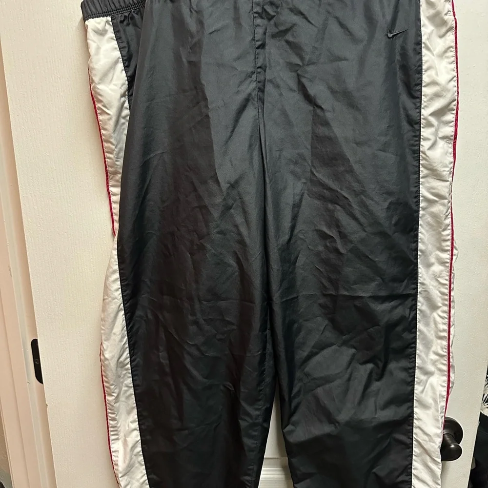 Nike women's Black Track Pants with White Side Panels and Pink Accent NWOT B28